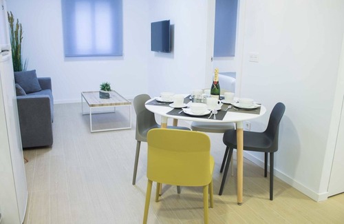 Figares Apartment | Cozy IBERICABEDS CENTRO: 1 Bedroom with Kitchen & Spa