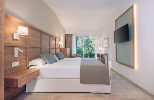 Manacor Resort | Relax at Iberostar Waves Cala Domingos - All Inclusive Stay