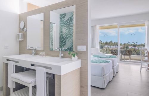 Morro Jable Resort | Experience Iberostar Waves Playa Gaviotas - All-Inclusive Oasis