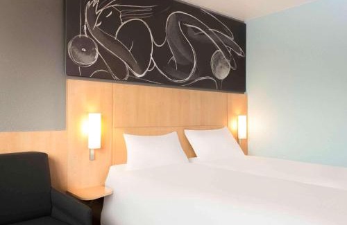 Thielle-Wavre Hotel | Oceanfront Comfort at ibis 3 Lacs Neuchâtel
