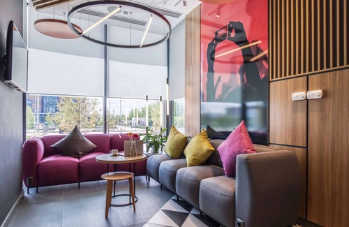 Aktobe Hotel | Discover ibis Aktobe: Wheelchair Accessible & Spa Amenities