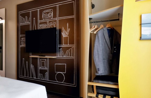 Aktobe Hotel | Discover ibis Aktobe: Wheelchair Accessible & Spa Amenities