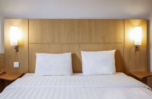 Albert Hotel | Inviting Ibis Albert Pays de Somme with Family-Friendly Amenities