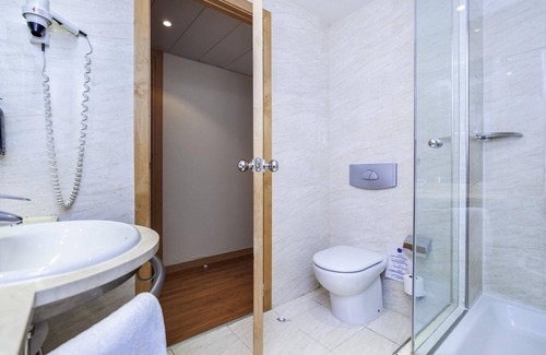 Alcala de Henares Hotel | Discover ibis Alcalá de Henares la Garena with Spa & Dining