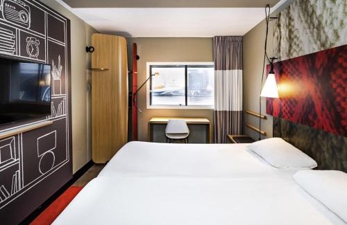 Burgwallen Nieuwe Zijde Hotel | Comfortable ibis Amsterdam Centre with Pet-Friendly Amenities