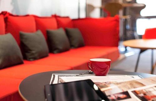 Annecy Old Town Hotel | Comfortable ibis Annecy Centre Vieille Ville with Great Amenities