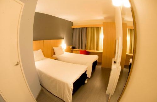 Santa Cruz Hotel | Pet-Friendly ibis Aracruz with Great Amenities & High Rating