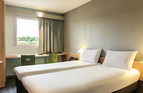 Auch Hotel | Relax at ibis Auch: Family-Friendly Stay with Spa Access