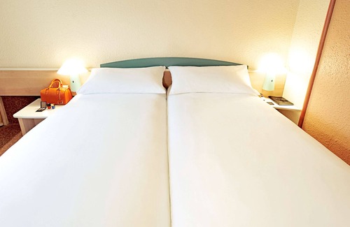 Venoy Hotel | Comfortable Stay at ibis Auxerre Sud with Breakfast Included