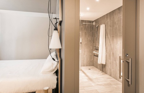 Avignon Hotel | Discover ibis Avignon Sud: Guest Rated 8.2/10 with Pool