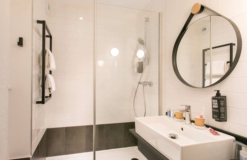 Avignon Hotel | Discover ibis Avignon Sud: Guest Rated 8.2/10 with Pool