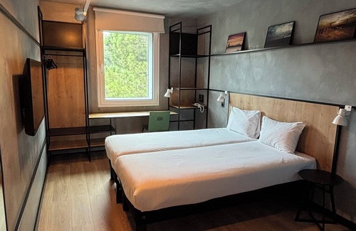 Granollers Hotel | Relax at ibis Barcelona Montmelo-Granollers with Pool & Spa