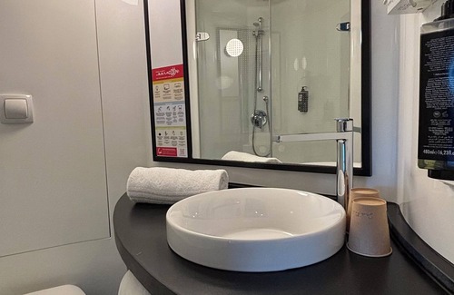 Granollers Hotel | Relax at ibis Barcelona Montmelo-Granollers with Pool & Spa
