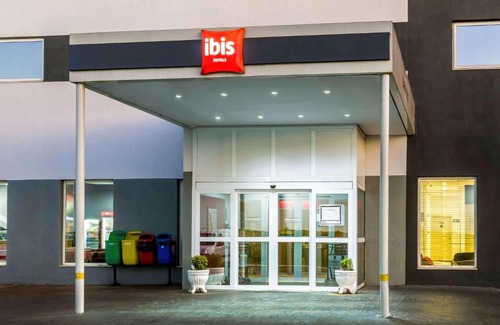 Barretos Hotel | Pet-Friendly Ibis Barretos with Family Amenities Await