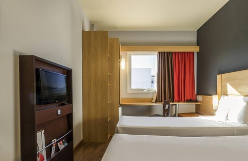 Barretos Hotel | Comfortable Ibis Barretos: Guest Rated 8.4, Pool & Spa