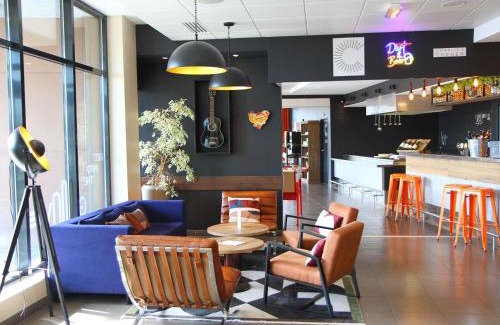 Beauvais Hotel | Comfortable ibis Beauvais Aéroport with Pet-Friendly Perks