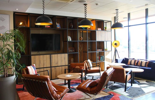 Beauvais Hotel | Welcoming ibis Beauvais Aeroport with Breakfast & Dining Options