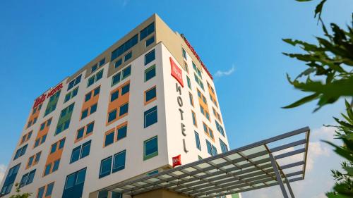 Vyalikaval HBCS Layout Hotel | Discover ibis Bengaluru Hebbal: Family-Friendly & Pet Welcoming