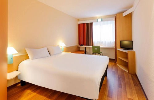 Dreilinden Hotel | Budget-Friendly ibis Berlin Dreilinden with Great Amenities