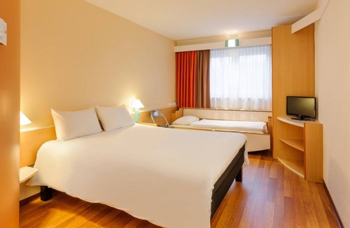 Dreilinden Hotel | Budget-Friendly ibis Berlin Dreilinden with Great Amenities