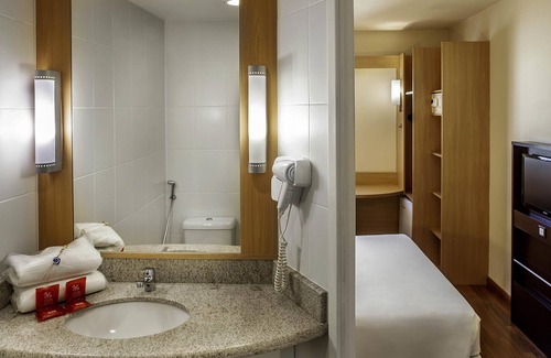 Funcionarios Hotel | Comfortable Stay at Ibis Belo Horizonte Afonso Pena Hotel