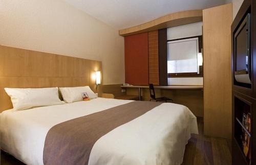 Jasseron Hotel | Pet-Friendly Stay at ibis Bourg Jasseron/Teyssonge Hotel