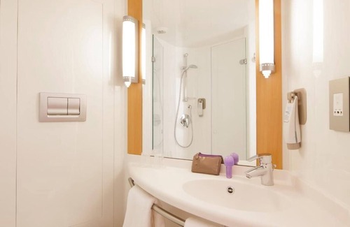 Harbourside Hotel | Explore ibis Bristol Centre: Family-Friendly Stay Awaits