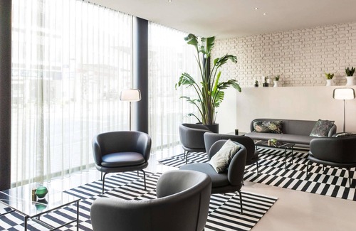 Ixelles Hotel | Stylish Ibis Brussels Centre Châtelain with Spa & Breakfast