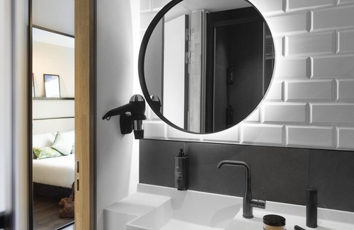Ixelles Hotel | Stylish Ibis Brussels Centre Châtelain with Spa & Breakfast