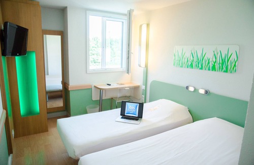 Le Blanc-Mesnil Hotel | Budget-Friendly Stay at ibis budget Aeroport le Bourget