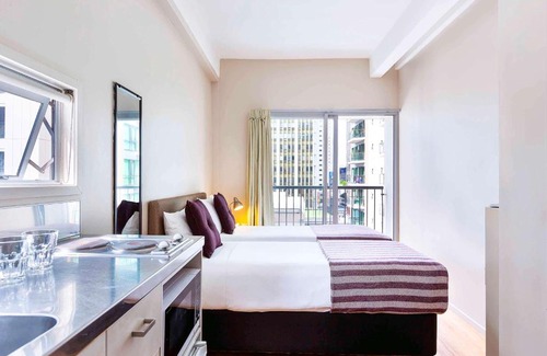 Auckland Central Business District Apartment | Budget-Friendly ibis budget Auckland Central with Hot Tub