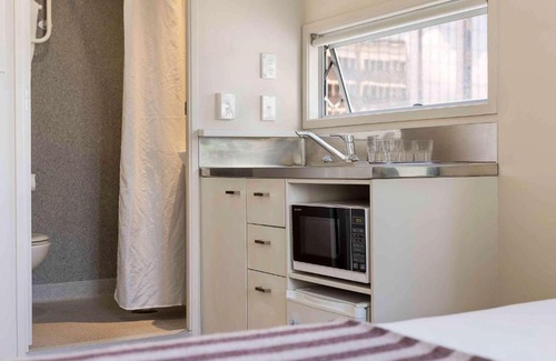 Auckland Central Business District Apartment | Budget-Friendly ibis budget Auckland Central with Hot Tub