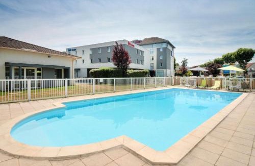 Cahors Hotel | Budget-Friendly ibis budget Cahors with Pool & Oceanfront Views