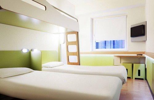 Cergy Hotel | Budget-Friendly ibis budget Cergy Saint Christophe with Pool