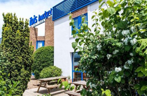 Chatellerault Hotel | Budget-Friendly Stay at ibis budget Châtellerault Nord