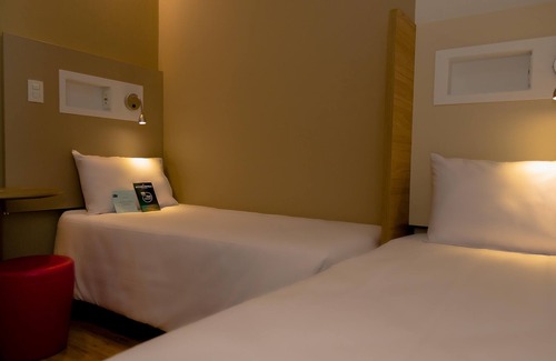 Lorena Hotel | Budget-Friendly Ibis at Circuito da Fé with Breakfast Included