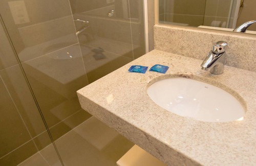 Lorena Hotel | Budget-Friendly Ibis at Circuito da Fé with Breakfast Included