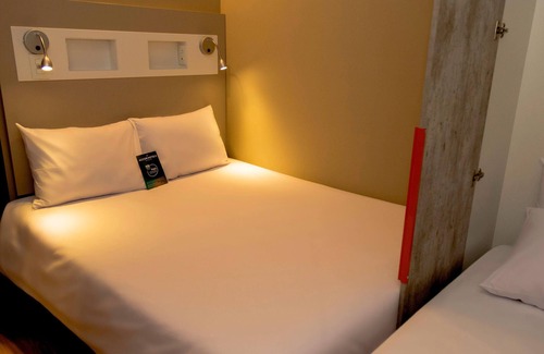 Lorena Hotel | Budget-Friendly Ibis at Circuito da Fé with Breakfast Included
