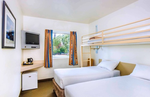 Coffs Harbour Hotel | Budget-Friendly Ibis Budget Coffs Harbour with Pool & Breakfast