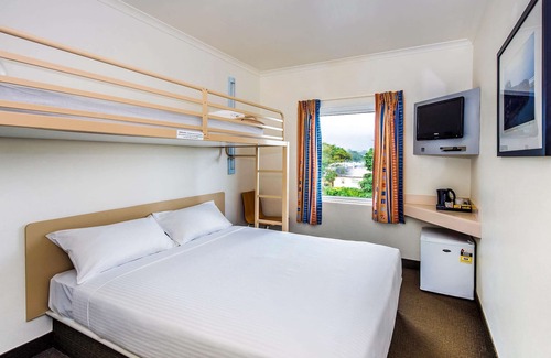 Coffs Harbour Hotel | Budget-Friendly Ibis Budget Coffs Harbour with Pool & Breakfast