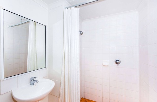 Dubbo Hotel | Budget-Friendly Ibis Budget Dubbo with Pool & Breakfast