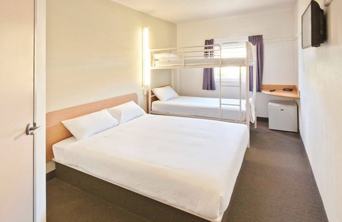 Dubbo Hotel | Budget-Friendly Ibis Budget Dubbo with Pool & Breakfast