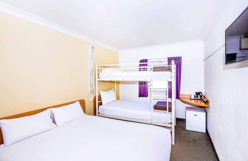 Dubbo Hotel | Budget-Friendly Ibis Budget Dubbo with Pool & Breakfast