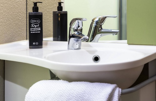 Chasseneuil-du-Poitou Hotel | Budget-Friendly Ibis Budget Poitiers Nord with Spa & More
