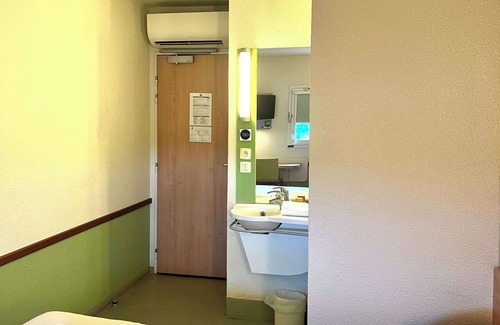 Cosne-Cours-sur-Loire Hotel | Budget-Friendly Stay at ibis budget Cosne-sur-Loire
