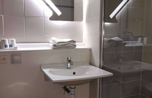 Fresnes Hotel | Budget-Friendly Ibis Budget Fresnes with Spa and Breakfast