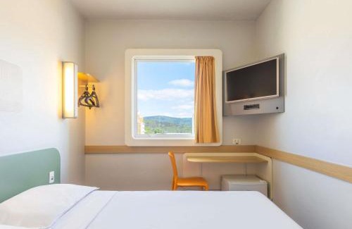 Jundiai Hotel | Budget-Friendly ibis Budget Jundiai Shopping with Pool & Dining