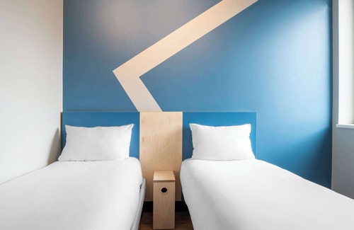 Blauwput Hotel | Budget-Friendly ibis budget Leuven Centrum with Great Amenities