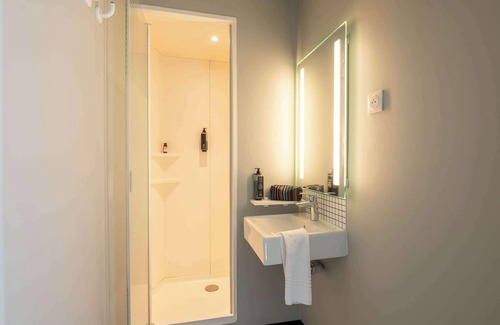 Blauwput Hotel | Budget-Friendly ibis budget Leuven Centrum with Great Amenities