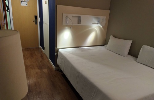 Manhuacu Hotel | Budget-Friendly Ibis Budget Manhuacu with Pool & Dining